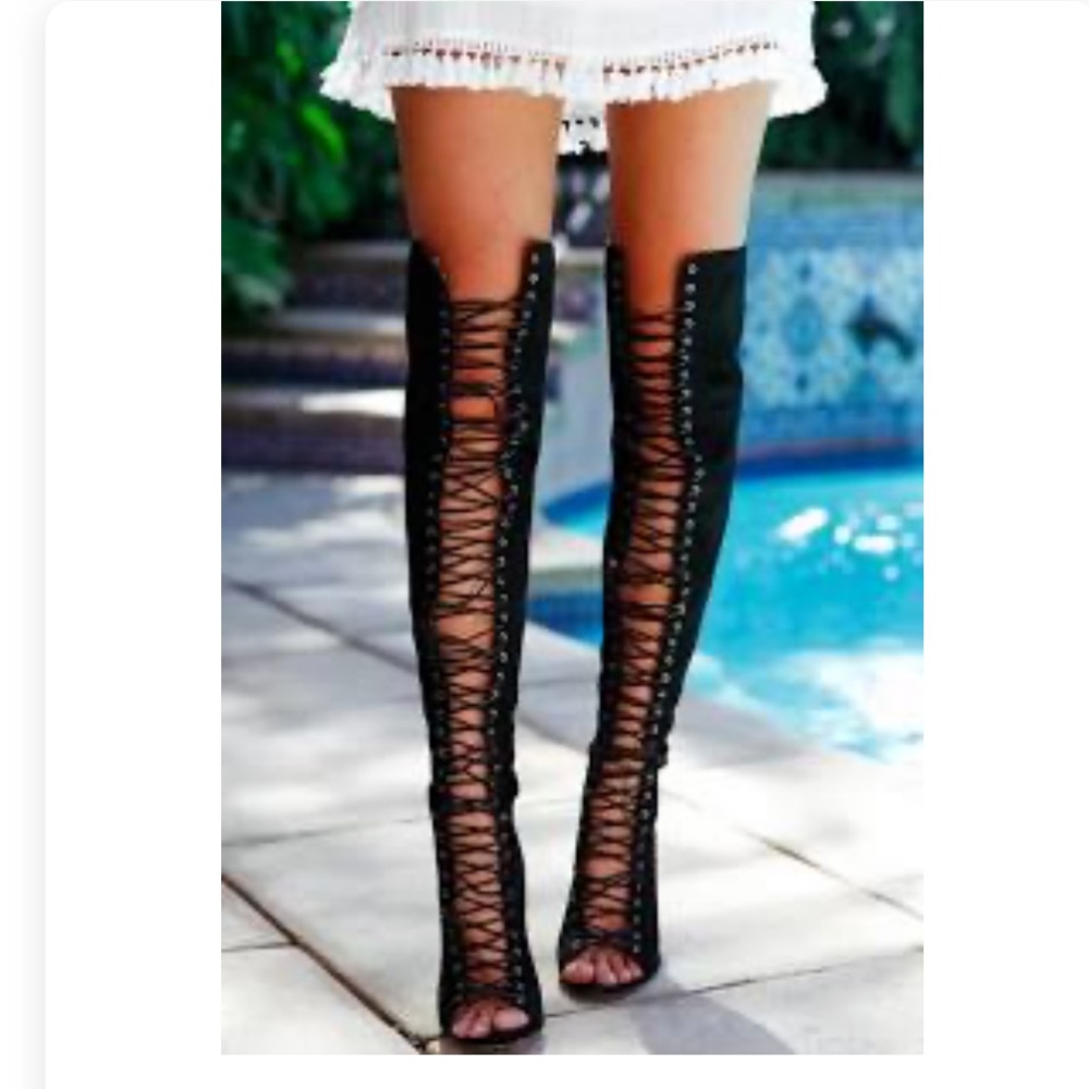 Sold out everywhere - NEVER WORN - Billini Lace Up